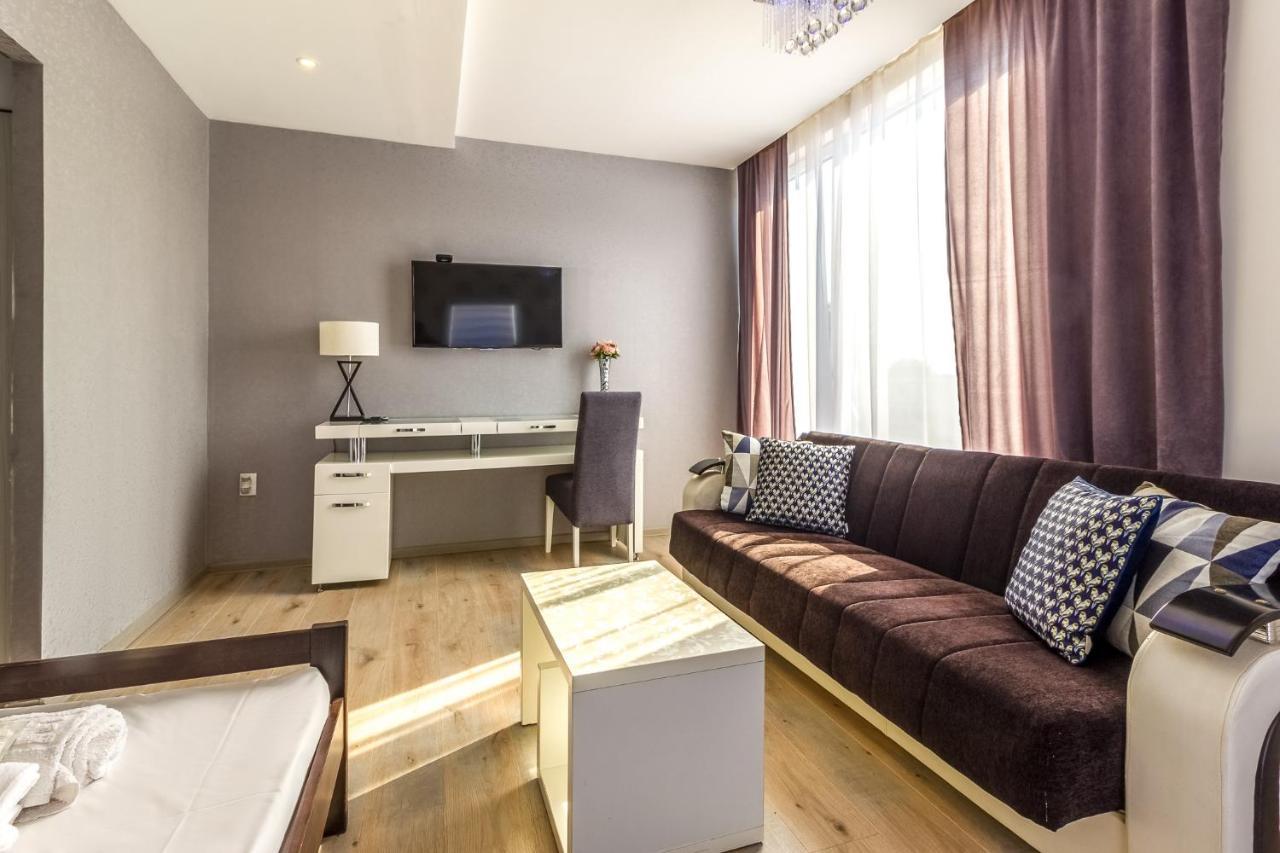 Plaza La - Night&Spa Sremska Mitrovica Exterior foto